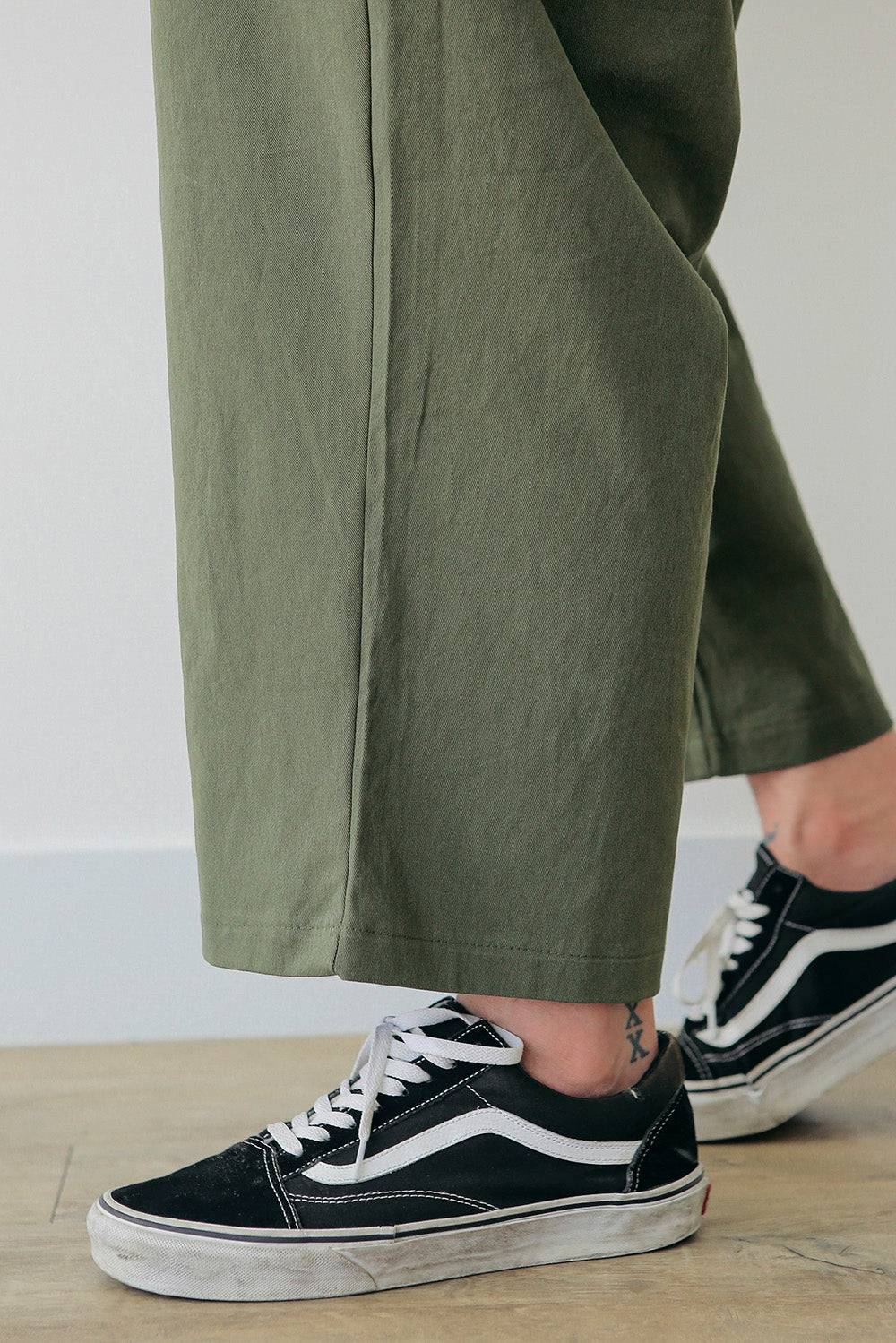 WIDE FIT PANTS (KHAKI COLOR)