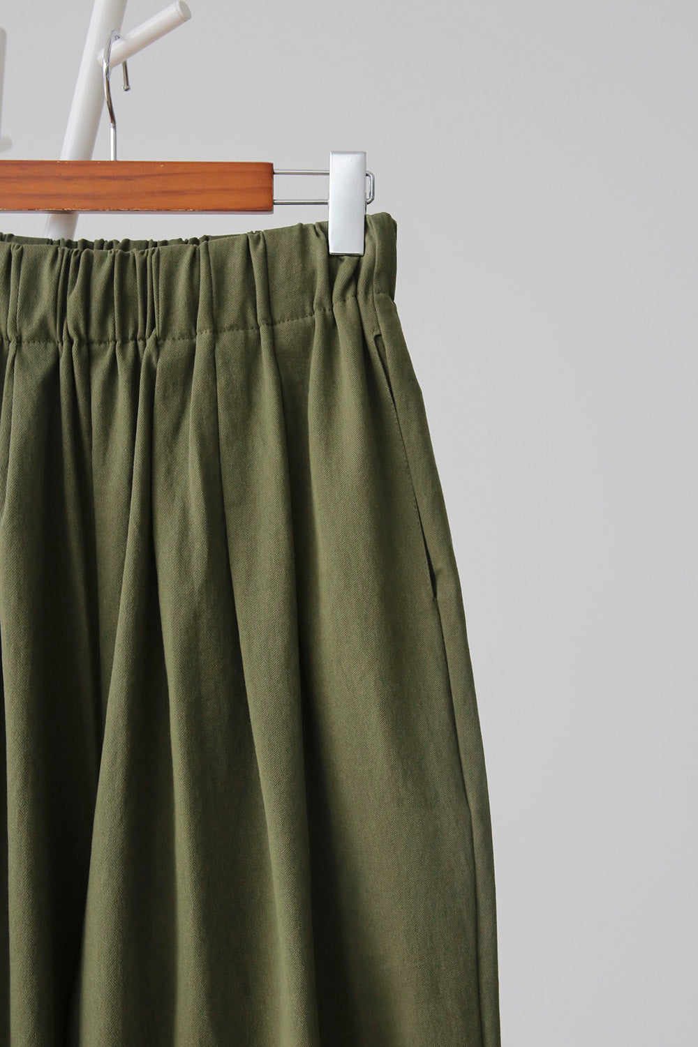 WIDE FIT PANTS (KHAKI COLOR)