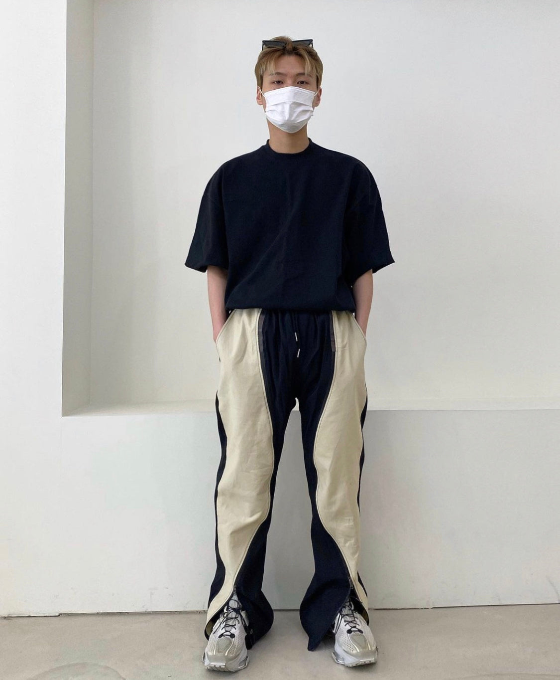 CUT LINE PANTS (BEIGE COLOR)